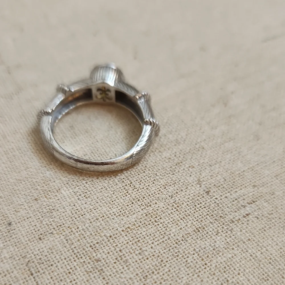 Elegant Silver Ring with Yellow Stone - Picture 3 of 3